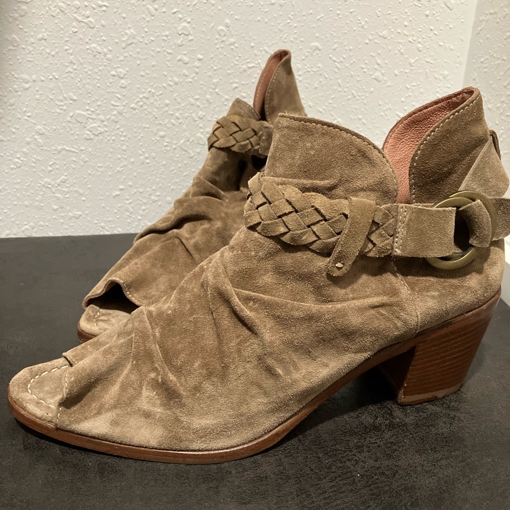 Sundance Booties With Open Toe And Heel Size 41 - image 2